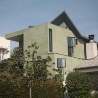 side elevation facing south as seen from street - photo by Lisa Palmer, Hyperion Art